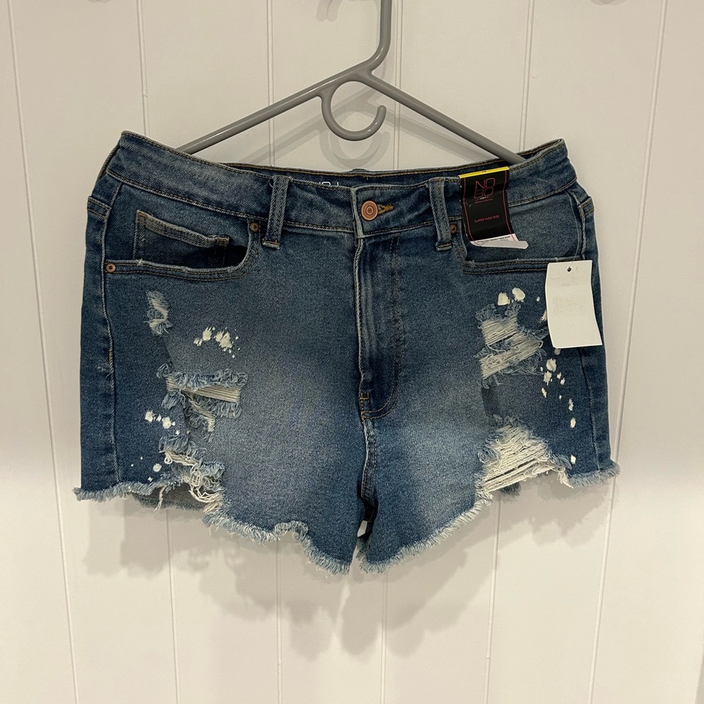 No boundaries shorts